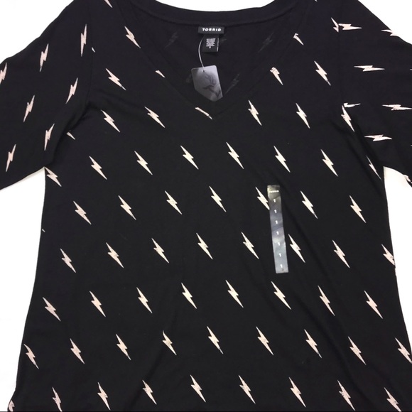 SOLD 🚨Torrid - (NW) Black Lightning Print Blouse - Picture 3 of 4